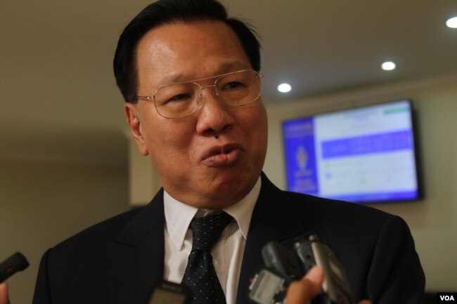 រូបឯកសារ៖ លោកឈាង វុន អ្នកតំណាងរាស្រ្តនិងជាអ្នកនាំពាក្យតំណាងរាស្រ្តសភាគណបក្សប្រជាជនកម្ពុជា (ឡេង ឡែន/VOA)