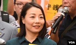 去年被DQ的劉小麗報名參選立法會九龍西補選。(美國之音湯惠芸)