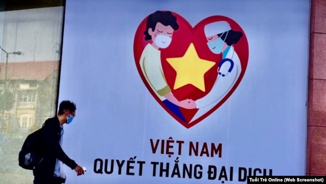 Một áp phích tuyên truyền cuộc chiến chống đại dịch COVID-19 ở Việt Nam. (Ảnh chụp màn hình Tuổi Trẻ Online)