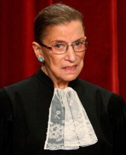 Hakim Agung AS Ruth Bader Ginsburg di Mahkamah Agung, Washington, 29 September 2009. (Foto: REUTERS/Jim Young)