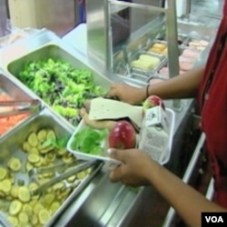 U školskim kuhinjama se sve više učenicima nudi voće i povrće, kao i mlijeko sa manjim procentom masnoće