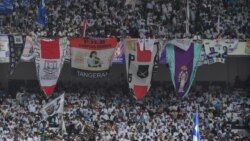 Kapasitas kursi penonton Stadion Gelora Bung Karno mencapai 77.193 orang.