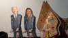Wayang bergambar Presiden Amerika Serikat Joe Biden dan Wakilnya, Kamala Harris tampil di pentas wayang dengan dalang Ki Purbo Asmoro di kompleks rumahnya di Solo, Sabtu, 30 Januari 2021. (Foto : VOA/ Yudha Satriawan)