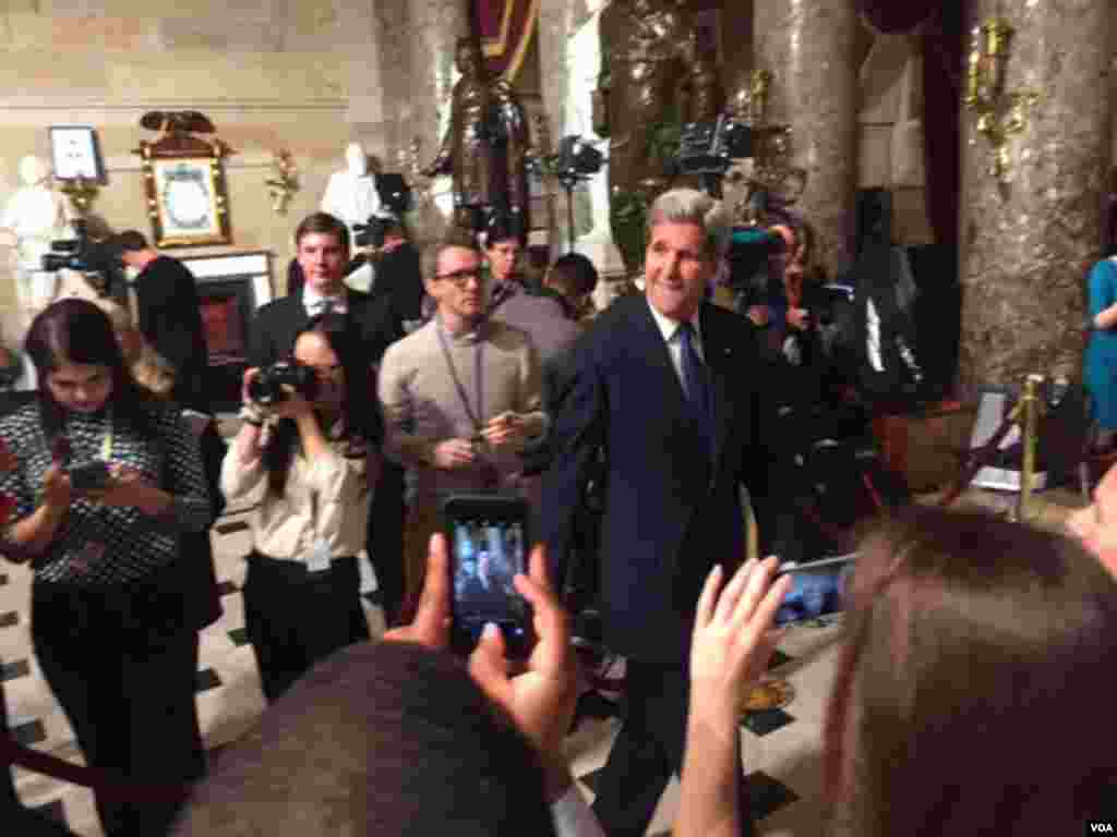 Secretary of State John Kerry arrives for President Barack Obama's State of the Union address, to be given in the U.S. House chamber, Jan. 12, 2016. (D. Futrowsky/VOA)