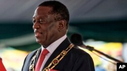 Emmerson Mnangagwa est investi comme président du Zimbabwe, Harare, 24 novembre 2017.