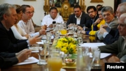 La Mesa de la Unidad Democrática declaró congelado el diálogo hace un mes a falta de gestos del Gobierno.