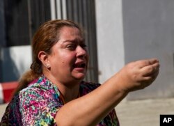 Thandar, mother of Yarzar Tun who was sentenced for allegedly abusing their house maids, cries outside a district court in Yangon, Myanmar, Dec.15, 2017.