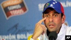 El líder opositor Henrique Capriles llamó a los venezolanos a conservar la calma y no caer en provocaciones.