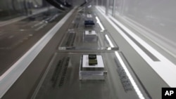 首爾的三星專賣店裡展示的存儲芯片。（2018年1月31日）

