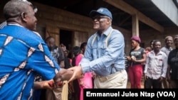 Akere Muna, l’un des candidats déclaré de l’opposition pour l’élection présidentielle au Cameroun, le 16 avril 2018. (VOA/Emmanuel Jules Ntap)