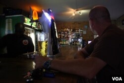 Robert van Rensburg visits another bar before driving to his middle-class home in a Johannesburg suburb. (D. Taylor/VOA)