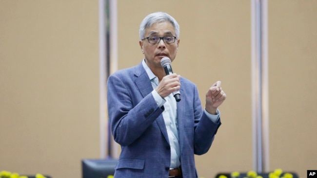 2019年11月8日，香港科技大学校长史维教授在校园对学生讲话。
