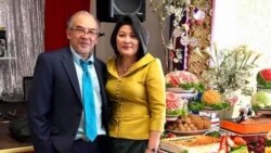 ທ່ານ ສົມຫວັງ ພຣົມຄະຣານູຣັກ ພ້ອມດ້ວຍພັນລະຍາ