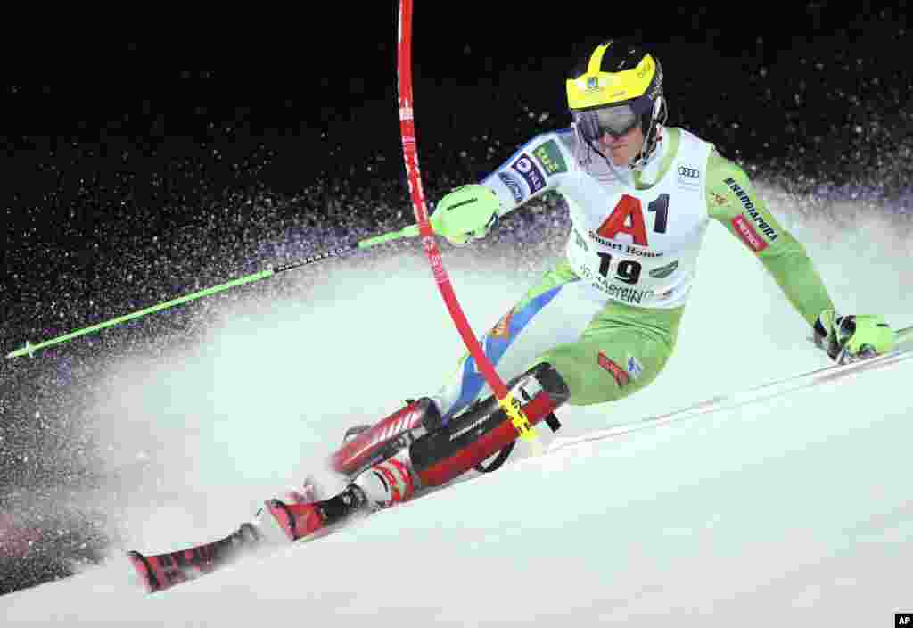 &laquo;استفان هادالین&raquo; ۲۳ ساله اسکی باز اهل اسواکی است که در مسابقات قهرمانی اسکی در اتریش رقابت می کند.