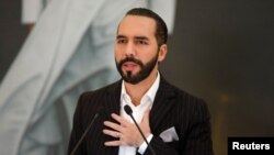 El presidente de El Salvador, Nayib Bukele, habla durante una conferencia de prensa en San Salvador, El Salvador, el 6 de junio de 2021.