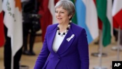 PM Inggris Theresa May tiba untuk menghadiri KTT Uni Eropa di Brussels, Belgia, Kamis (22/3). 