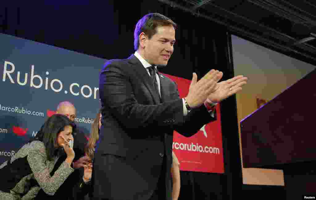 U.S. Republican presidential candidate Marco Rubio applauds as he approaches the podium to speak to supporters at a South Carolina primary night rally in Columbia, S.C., Feb. 20, 2016. 