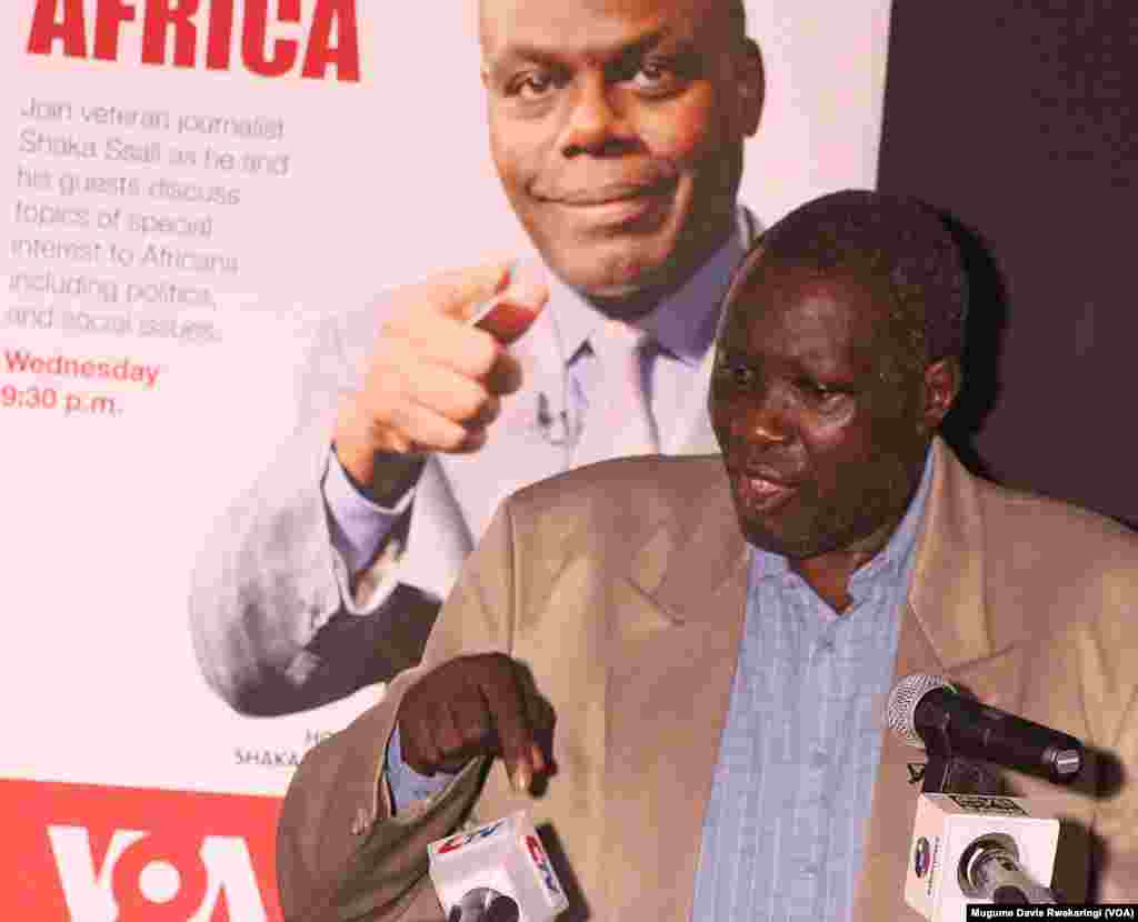 South Sudanese veteran journalist Alfred Taban addresses the crowd at the launch of the new VOA transmitter in Juba. (VOA/Mugume Davis Rwakaringi)