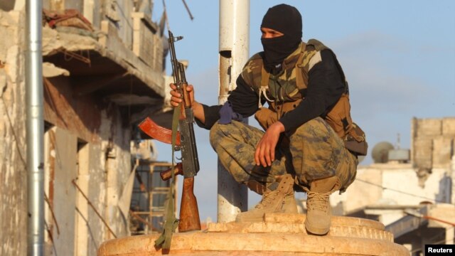 Un miembro del Frente Al-Nusra en la ciudad de Ariha al noroeste de Siria.