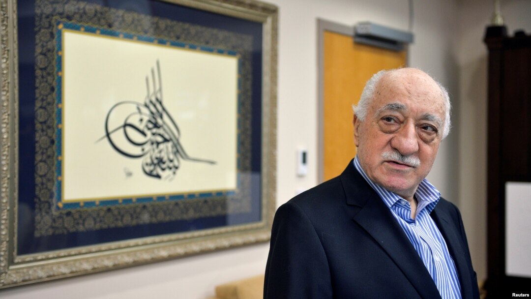 Sveštenik Fetulaj Gulen, situiran u SAD, u svojoj kući u Sjlosrburgu, Pensilvanija, 29. jula 2016. Turska je izdala nalog za hapšenje za 55 ljudi koji su osumnjičeni da su pružali finansijsku pomoć Gulenu, koji je optužen za organizovanje neuspelog vojnog puča u julu 2016.
