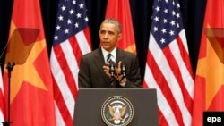 Presiden Obama berpidato di Pusat Konvensi National di Hanoi, Vietnam (24/5). 