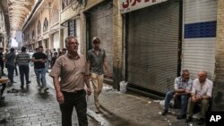 Многие лавки и магазины на Большом базаре в Тегеране закрыты