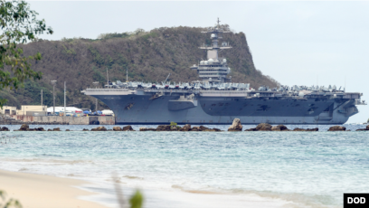 Tàu sân bay USS Carl Vinson ở đảo Guam.