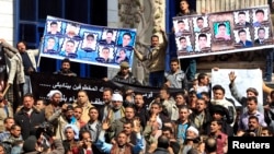 Relatives of 27 Egyptian Coptic Christian workers who were kidnapped in the Libyan city of Sirte, take part in a protest to call for their release, in Cairo, February 13, 2015. 