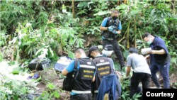 ထိုင်းနယ်ခြားစောင့်တပ်နဲ့ မူးယစ်ဂိုဏ်းဝင်တွေ ပစ်ခတ်မှုအပြီး သိမ်းဆည်းရမိတဲ့ အိုက်စ်မူးယစ်ဆေးပါ ကျောပိုးအိတ်များ။ (ဓာတ်ပုံ - ထိုင်းနယ်ခြားစောင့်တပ်)