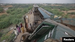 دو مسافر ریل گاڑیوں میں تصادم