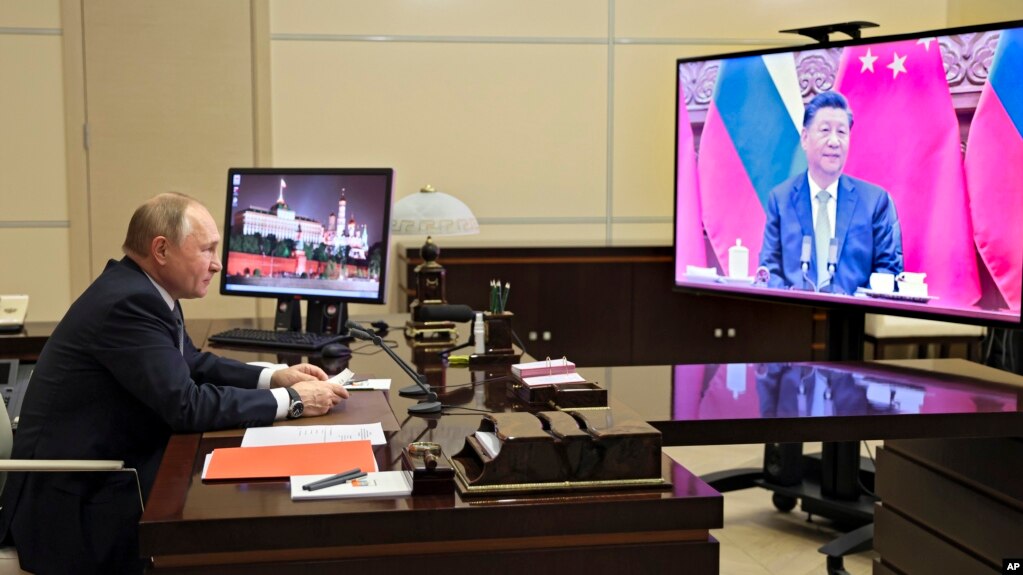 2021年12月15日，俄罗斯总统普京与中国国家主席习近平举行视频会议（美联社）。(photo:VOA)