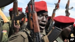 남수단 주바에서 군인들이 행진하고 있다.