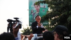 Kem Sokha vice president of the Cambodia National Rescue Party and First Vice President of the National Assembly greets his supporters from his car after leaving Phnom Penh Municipal Court on Wednesday, April 8th, 2015. 