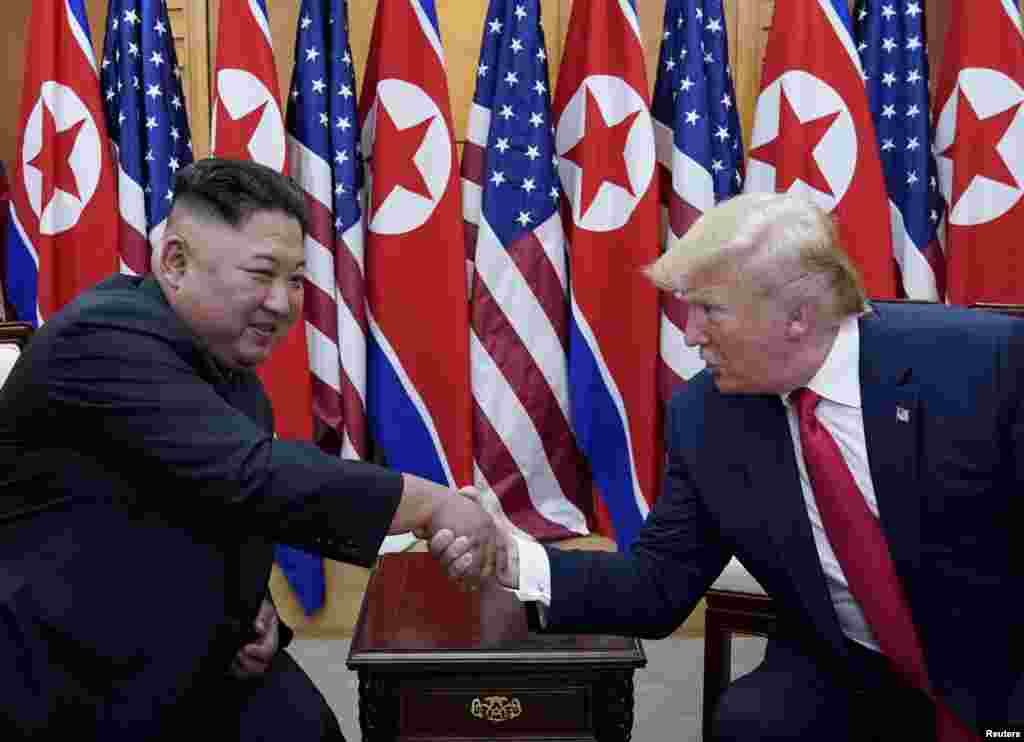 دونوں رہنماؤں کی ملاقات کے دوران شمالی کوریا کے رہنما بھی کچھ دیر کے لیے جنوبی کوریا کی حدود میں موجود رہے۔