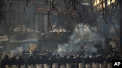Riot police officers take position outside Kyiv's Independence Square, the epicenter of the country's current unrest, Ukraine, Feb. 1, 2014.