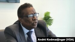 Abdéramane Koullamalah, ministre de la communication porte-parole du gouvernement, à N'Djamena, le 5 novembre 2021. (VOA/André Kodmadjingar).