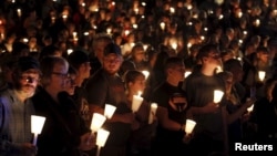 People take part in candlelight vigil following a mass shooting at Umpqua Community College in Roseburg, Oregon Oct. 1, 2015.