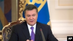 Tổng thống Ukraina Viktor Yanukovych đang nỗ lực duy trì quyền lực