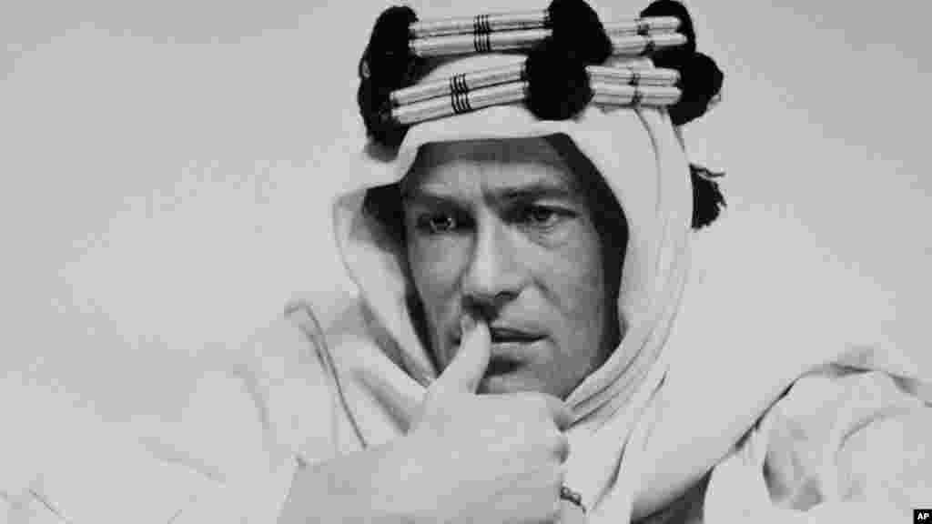 Peter O'Toole o carismático actor de "Lawrence da Arábia" e nomeado oito vezes para os Óscares morreu aos 81 anos, vítima de doença prolongada. O'toole morreu a 14 de Dezembro.
