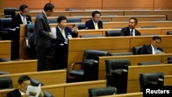 Members of Thailand's National Legislative Assembly confer in Bangkok, March 5, 2015. 