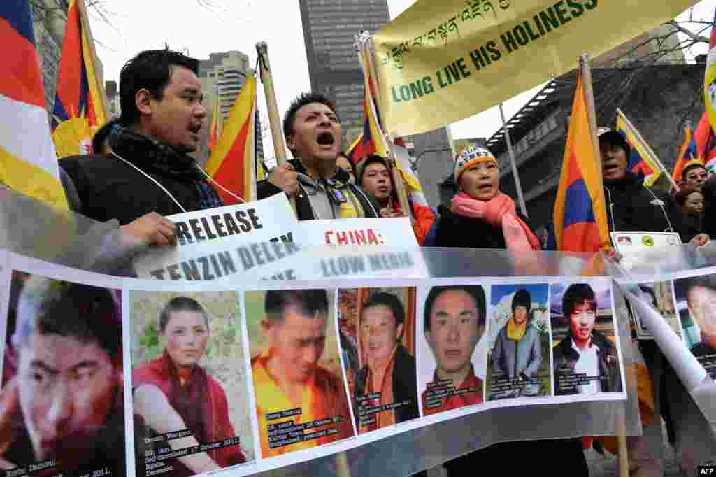 Tibetian protesters hold photographs of people who have self-immolated to protest China&#39;s policy towards Tibet in a park across from the United Nations in New York.