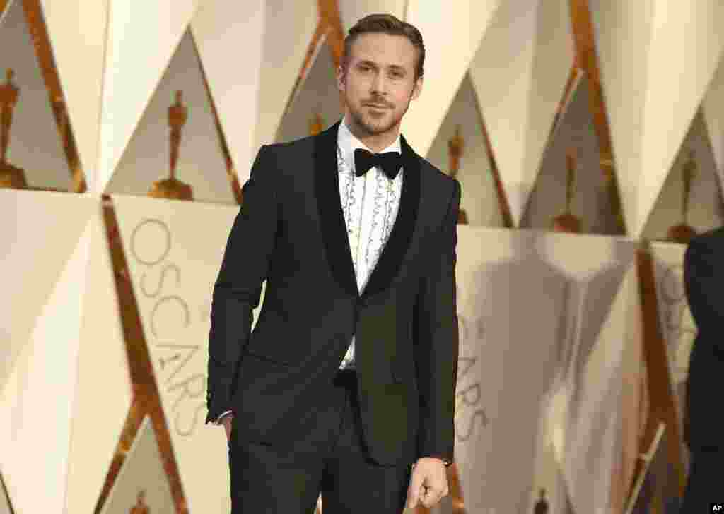 Aktor Ryan Gosling tiba di acara Oscars (26/2) di Dolby Theatre di Los Angeles.