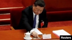 中國國家主席習近平在全國人大會議就港版國安法進行表決時按下贊成鍵。（2020年5月28日）
