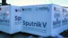 ARHIVA - Pakovanje ruske vacine protiv koronavirusa Sputnjik V (Foto: AP/Saeed Kaari/IKAC)
