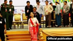 မှတ်တမ်းဓာတ်ပုံ- Forum on Myanmar Democratic Transition တက်ရောက်လာတဲ့ နိုင်ငံတော် အတိုင်ပင်ခံပုဂ္ဂိုလ်။ 