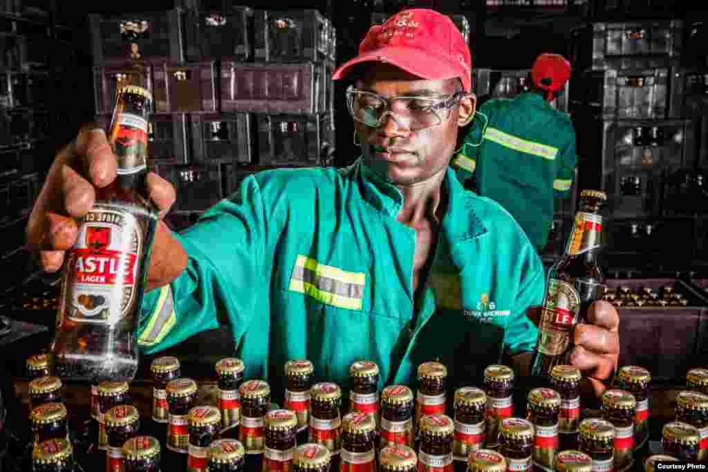 Semakin banyak warga Afrika Selatan yang menyukai rasa-rasa bir yang unik dan aroma bir-bir tertentu. (Foto: South African Breweries)