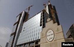 A view shows the construction of the King Abdullah Financial District, north of Riyadh, Saudi Arabia, April 11, 2016.