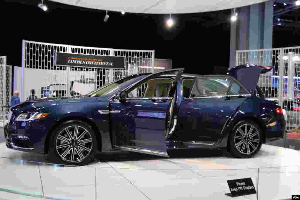 نمایشگاه اتومبیل واشنگتن لینکلن Model: Continental