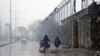 아프간 최악의 겨울 폭풍, 100여 명 사망