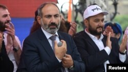 Newly elected Prime Minister of Armenia Nikol Pashinyan (C) meets with supporters in Republic Square in Yerevan, May 8, 2018. 
